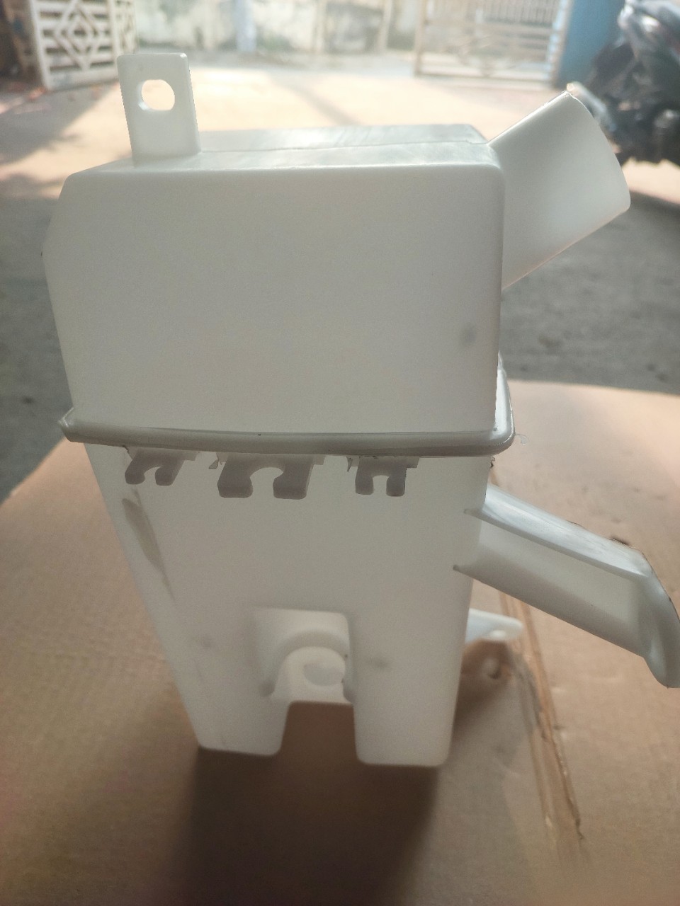 Bình nước phụ Daewoo Lacetti 